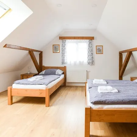 Hezka Landsted Strmilov